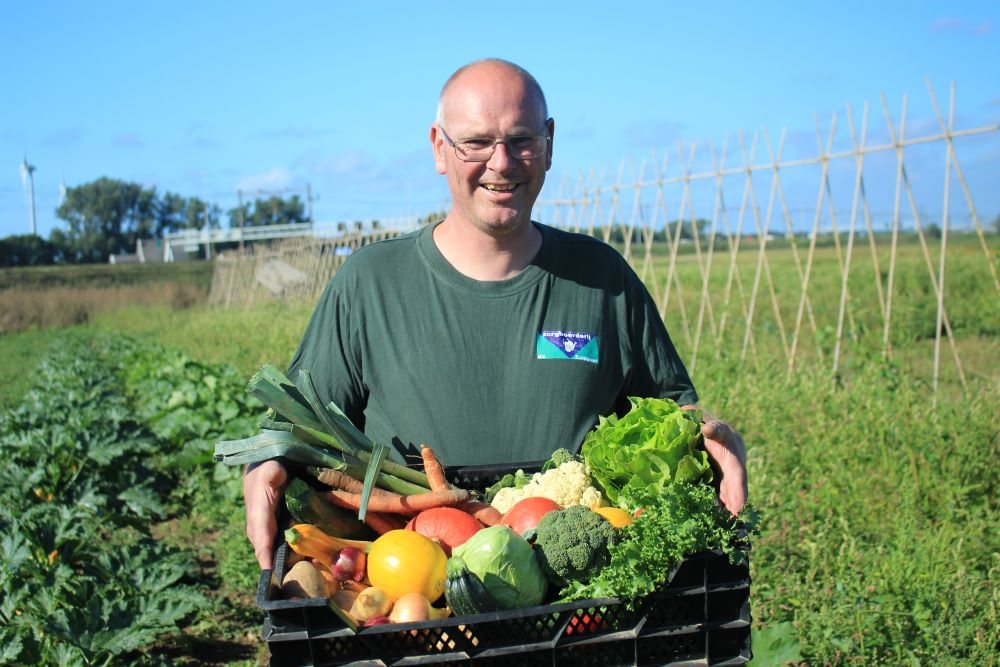 Lokale maker met verse groenten